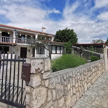 Apartman Lovely In With Wifi Jadranovo